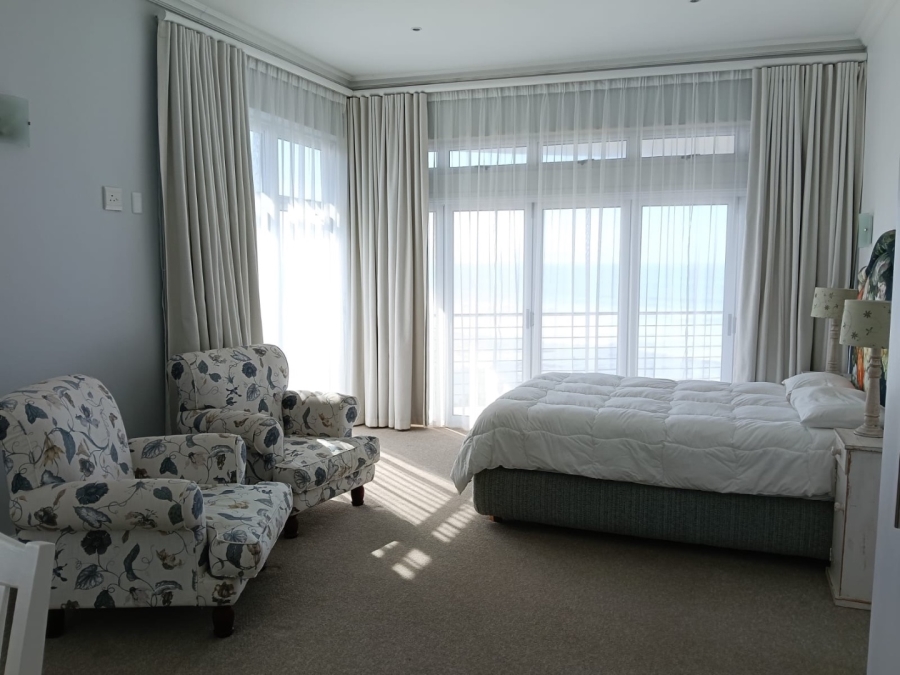 6 Bedroom Property for Sale in Wavecrest Eastern Cape
